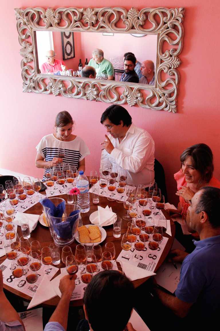 Prova de Vinhos do Porto com mais de 40 anos, uma iniciativa do "Bar do Binho" que já não ocorria em Portugal há mais de 10 anos.